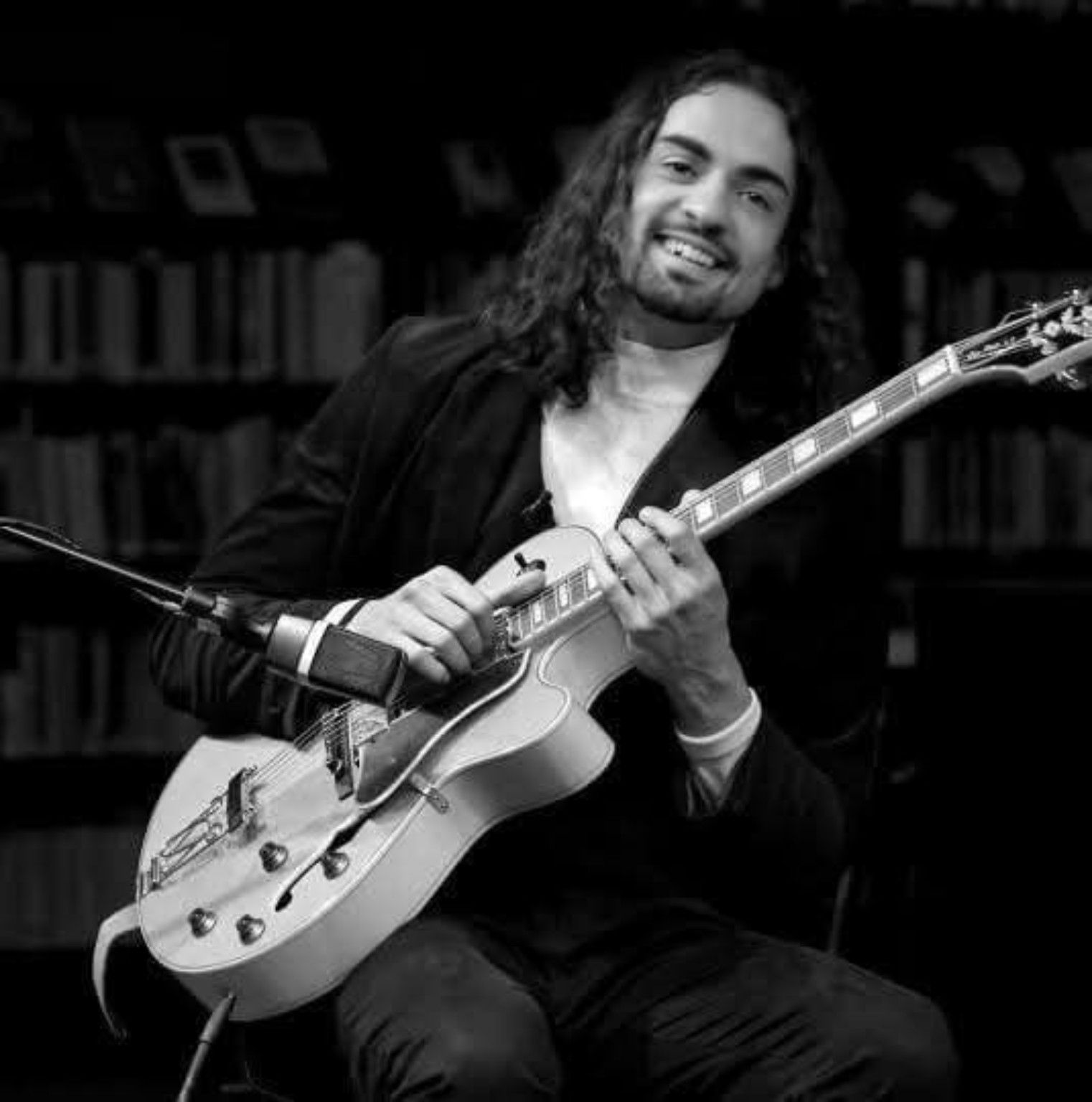 Erik Kováč s elektrickou gitarou